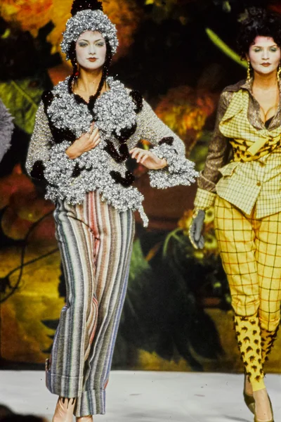 Look 28
